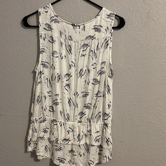 Plus Size Apt. 9® Ruffle V-Neck Top size smalll - Picture 3 of 5